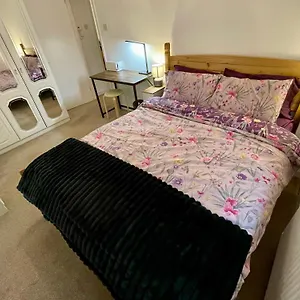 Vernon Place Town Centre, Vernon 3-bed With Parking, 1a Vernon Court 2-bed With Parking, 1b No Parking, Off The High Street Next To Sandford Park , Cheltenham United Kingdom